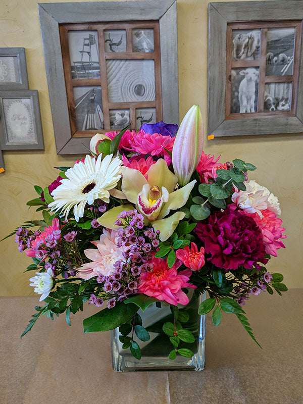 Vase arrangement No.41 (Photo shown is Medium size. Small $55, Medium $75, Large $95, Extravagant $115 CAD)
