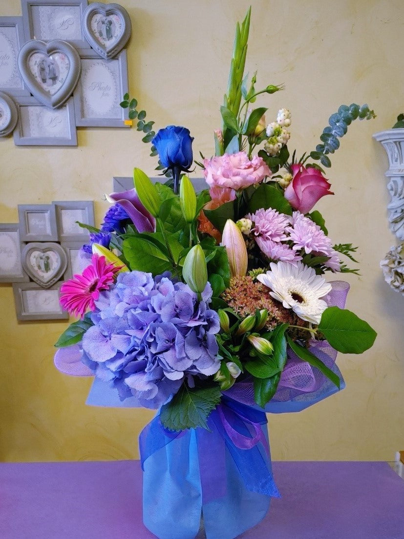 Bouquet No.21 (Photo shown is Medium size. Small $85, Medium $105, Large $125, Extravagant $145 CAD)